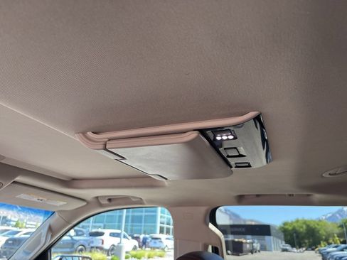 Used 2015 Chevrolet Tahoe LTZ AWD/4WD image 16