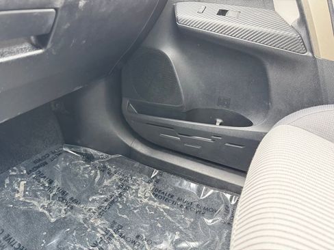 Used 2013 Toyota RAV4 XLE image 21