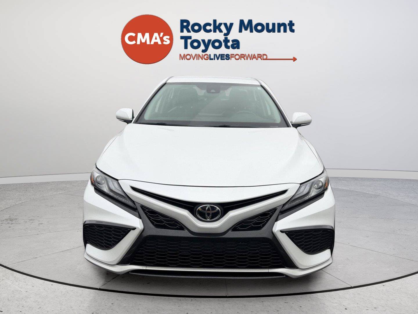 Used 2023 Toyota Camry XSE FWD image 2