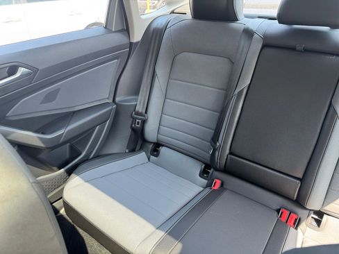 Used 2025 Volkswagen Jetta SE image 38