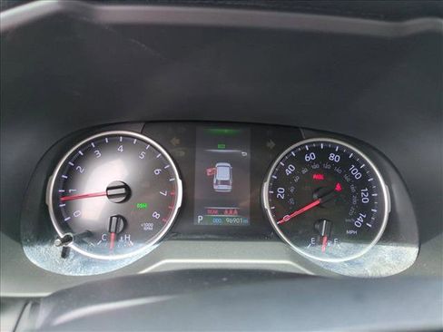 Used 2022 Toyota RAV4 XLE FWD image 11