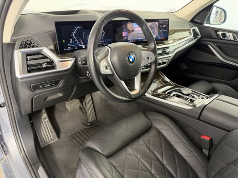 Used 2025 BMW X7 xDrive40i AWD/4WD image 4