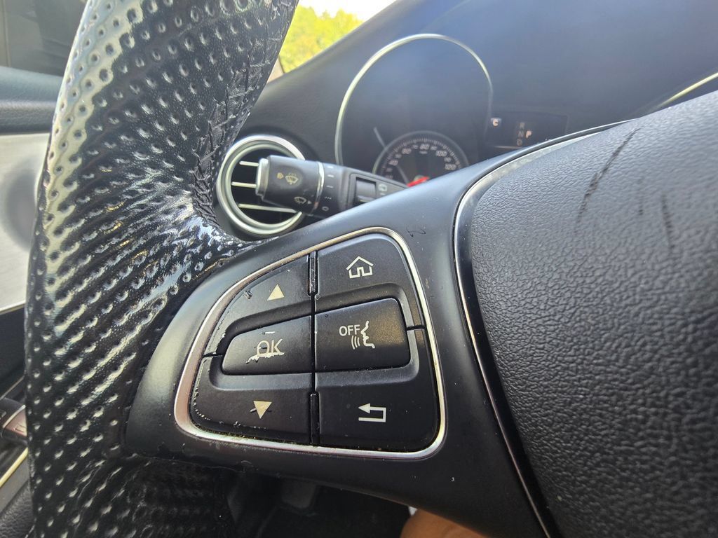 Used 2019 Mercedes-Benz GLC 300 4MATIC image 24
