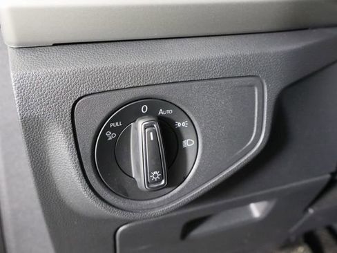 Used 2023 Volkswagen Atlas SE image 24