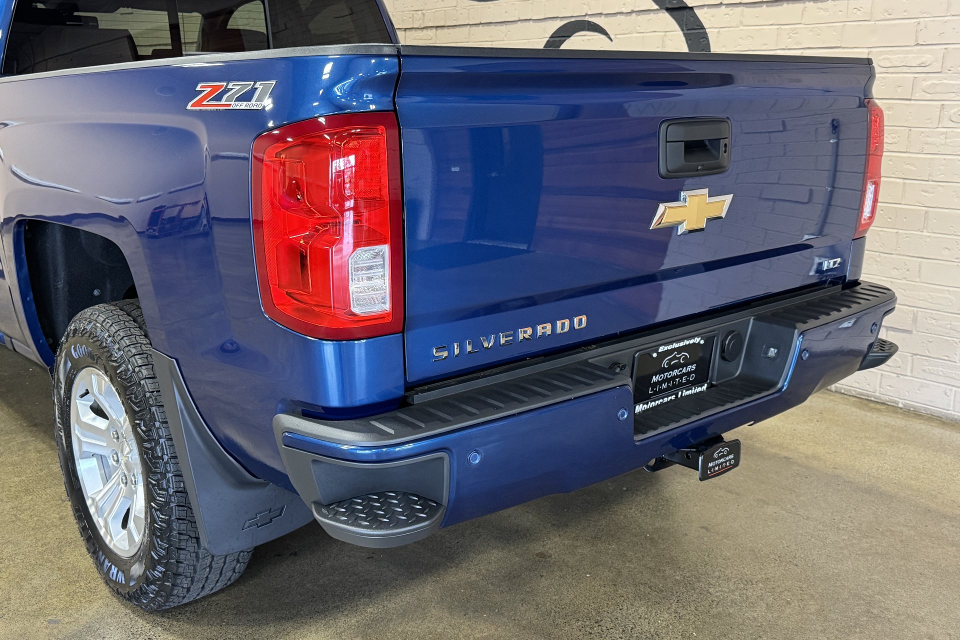 Used 2017 Chevrolet Silverado 1500 LTZ Z71 w/ LTZ Plus Package AWD/4WD image 13