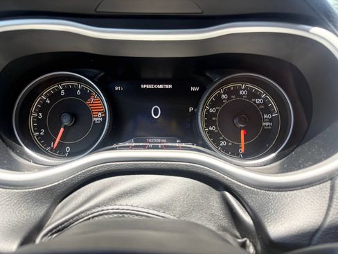 Used 2016 Jeep Cherokee Trailhawk w/ Comfort/Convenience Group AWD/4WD image 18