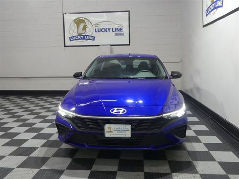 Used 2025 Hyundai Elantra Sport FWD image 2