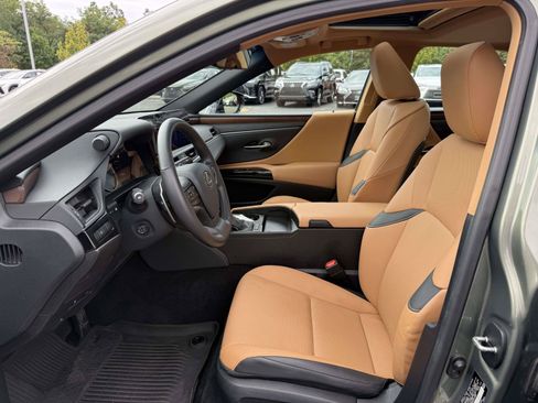 Used 2024 Lexus ES 300h w/ Premium Package FWD image 13