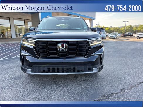 Used 2023 Honda Pilot Touring image 2