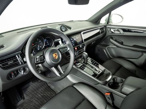 New 2026 Porsche Macan AWD/4WD image 4