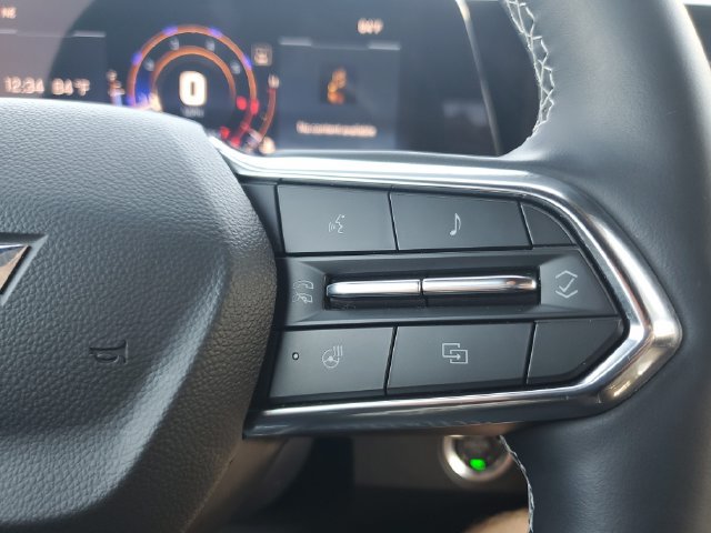 Used 2025 Chevrolet Traverse High Country FWD image 24