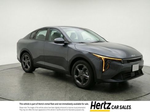 Used 2025 Kia K4 LXS image 1