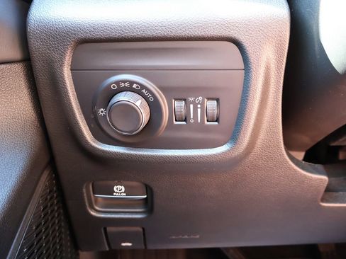 Used 2024 Jeep Grand Cherokee L Altitude AWD/4WD image 33