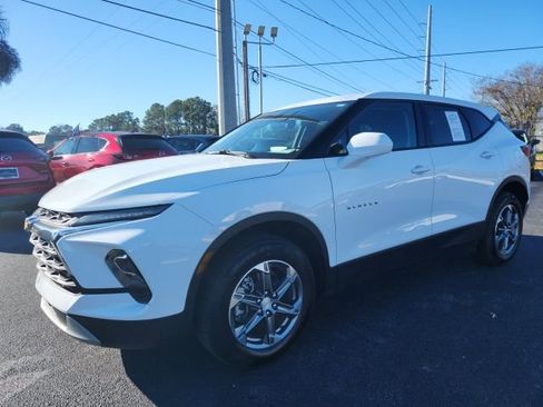 Used 2025 Chevrolet Blazer LT FWD image 11