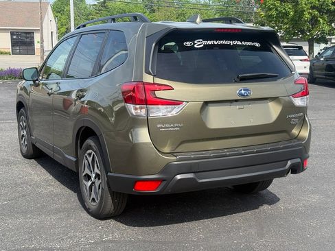 Used 2023 Subaru Forester Premium AWD/4WD image 3
