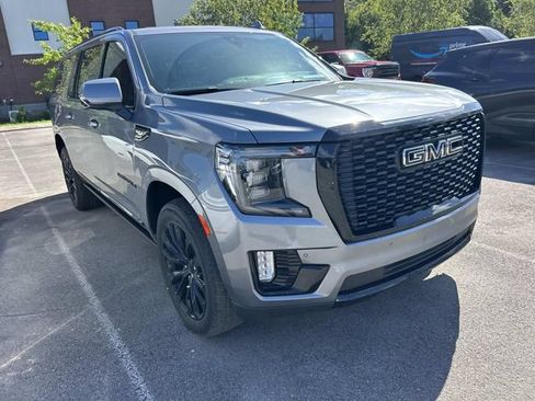Used 2022 GMC Yukon XL Denali AWD/4WD image 3