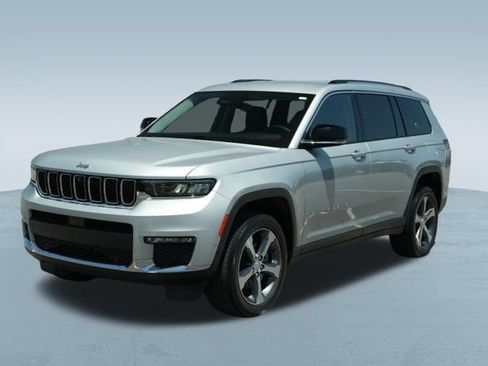 Used 2023 Jeep Grand Cherokee L Limited w/ Luxury Tech Group II AWD/4WD image 3