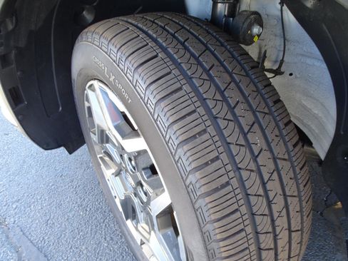 Used 2023 Hyundai Santa Fe SEL Convenience image 7