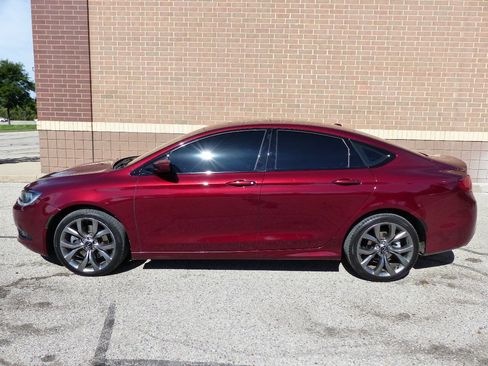 Used 2016 Chrysler 200 S FWD image 5