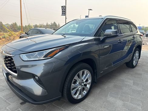 Used 2021 Toyota Highlander Limited image 2