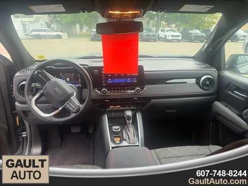 Used 2023 Chevrolet Colorado Z71 w/ Z71 Convenience Package 2 AWD/4WD image 13