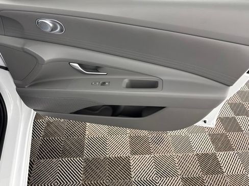 Used 2026 Hyundai Elantra SE FWD image 25