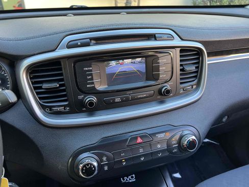 Used 2016 Kia Sorento FWD image 7