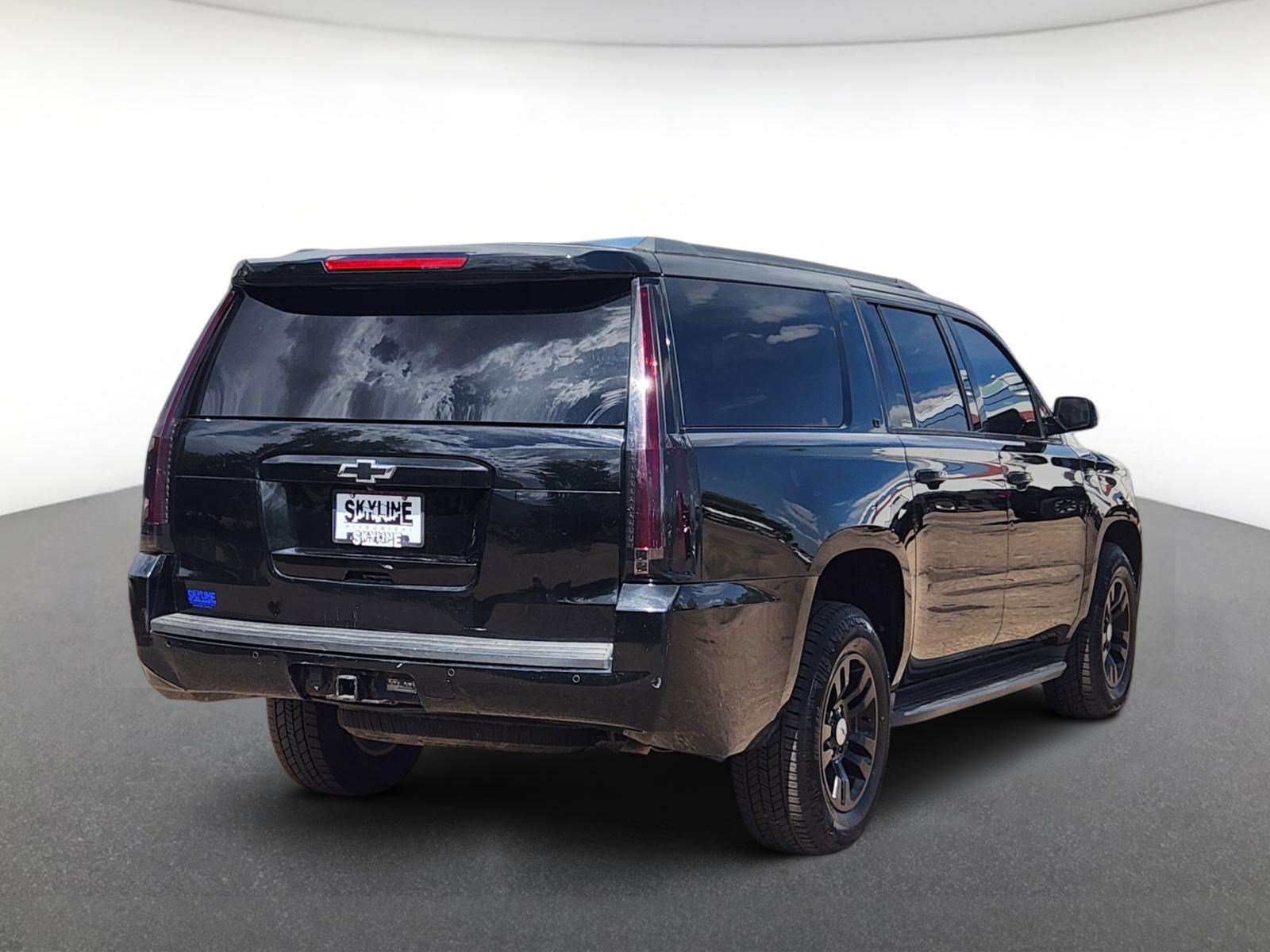 Used 2017 Chevrolet Suburban LT AWD/4WD image 3