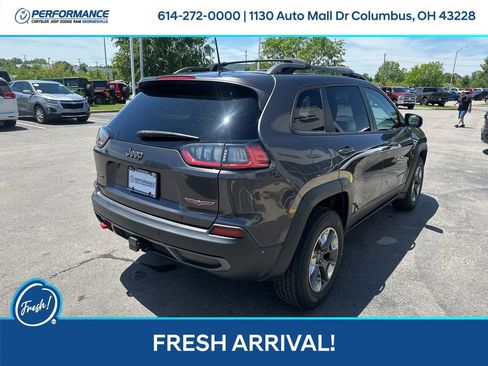 Used 2019 Jeep Cherokee Trailhawk AWD/4WD image 4