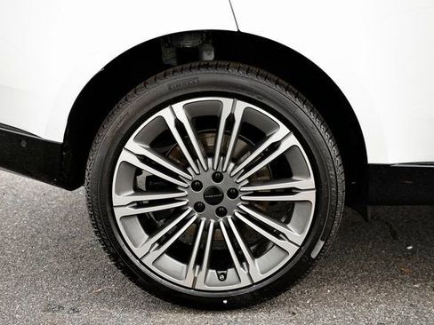 New 2026 Land Rover Range Rover SE image 12