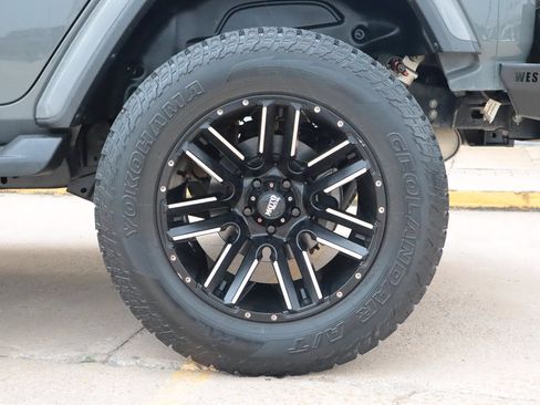 Used 2019 Jeep Wrangler Unlimited Sahara AWD/4WD image 20