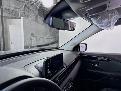 Used 2025 Honda Pilot EX-L image 18
