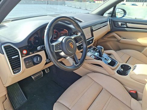 Used 2023 Porsche Cayenne S image 4