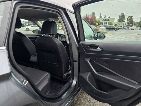Used 2024 Volkswagen Jetta SE image 13
