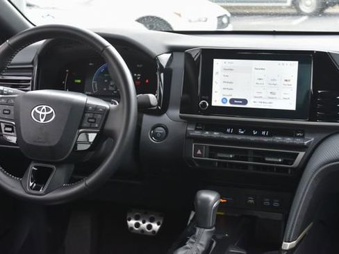 Used 2025 Toyota Camry SE image 2