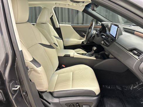 Certified 2025 Lexus ES 350 w/ Accessory Package (Z2) FWD image 33