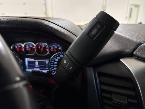 Used 2020 Chevrolet Suburban LT image 17