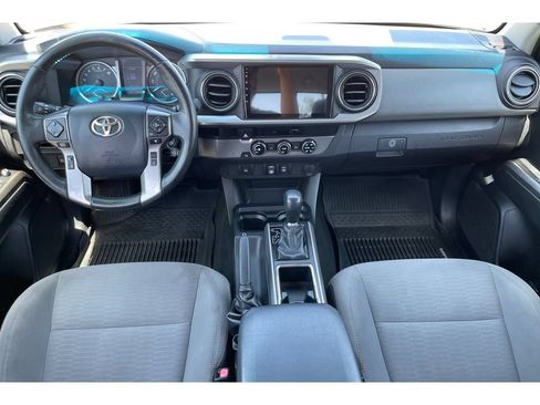 Used 2018 Toyota Tacoma SR5 RWD image 16