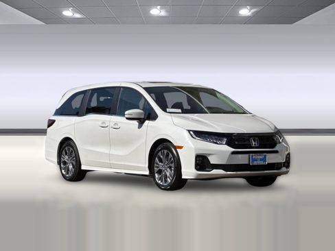 New 2026 Honda Odyssey Touring image 6