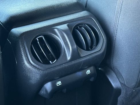 Used 2022 Jeep Wrangler Unlimited Sport image 15