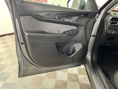 Used 2025 Chevrolet TrailBlazer LT AWD/4WD image 10