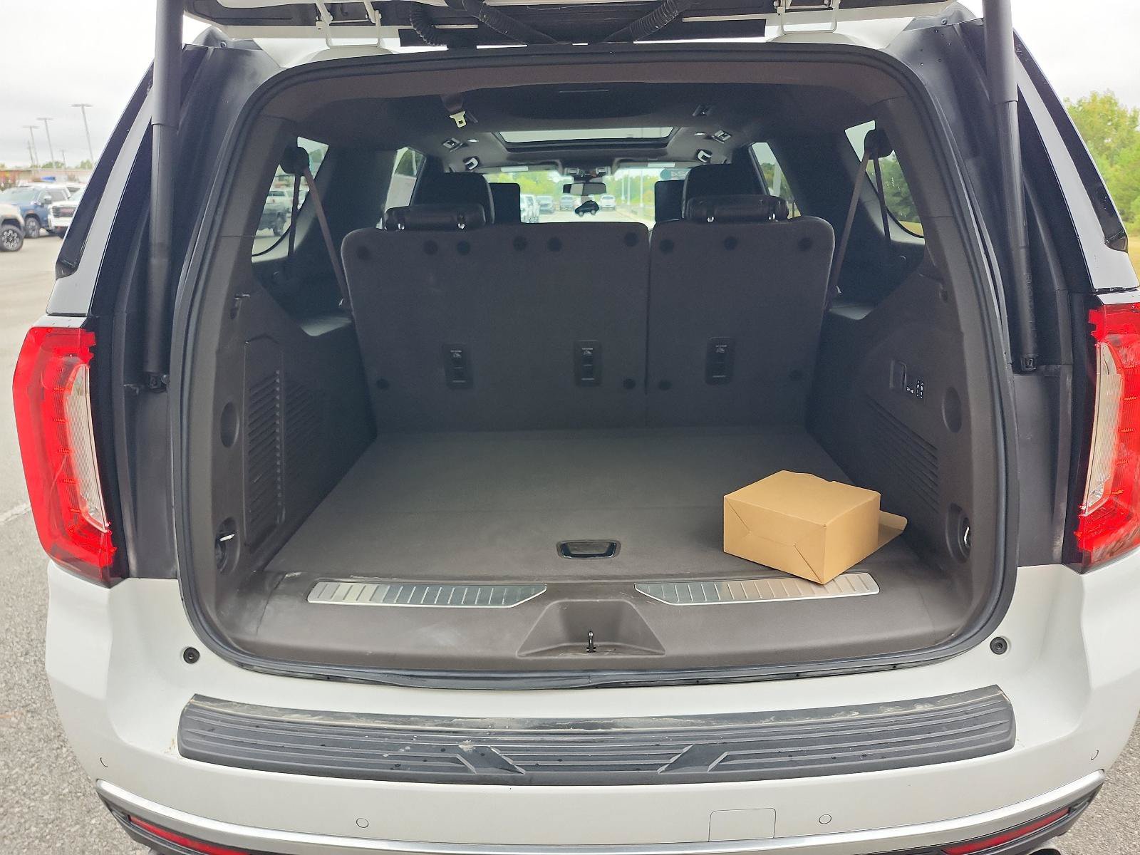 Certified 2024 GMC Yukon XL Denali w/ Max Trailering Package AWD/4WD image 9