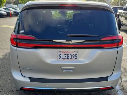 Certified 2024 Chrysler Pacifica Touring-L