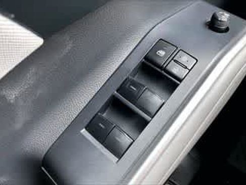 Used 2022 Toyota Highlander LE FWD image 34