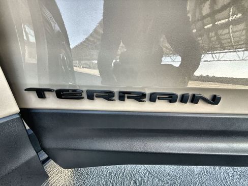 Used 2023 GMC Terrain SLE w/ Driver Convenience Package image 23
