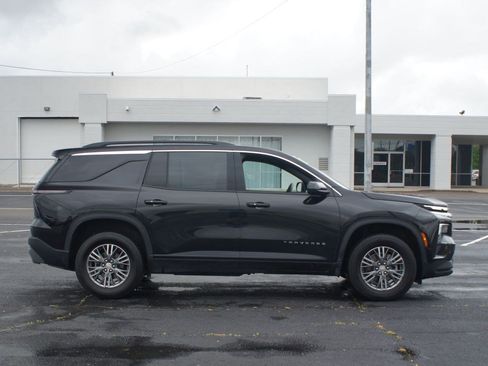Used 2025 Chevrolet Traverse LT AWD/4WD image 19
