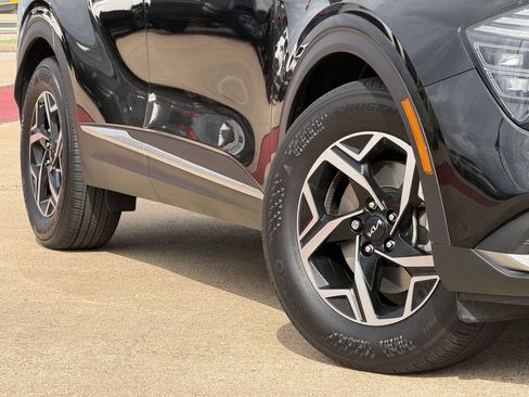 Used 2025 Kia Sportage LX image 11