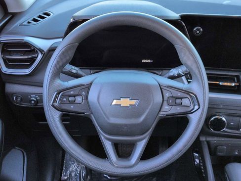 Used 2025 Chevrolet TrailBlazer LS image 39