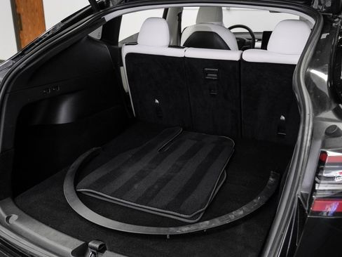 Used 2021 Tesla Model Y Long Range image 57