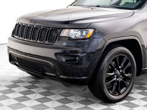 Used 2019 Jeep Grand Cherokee Altitude image 35